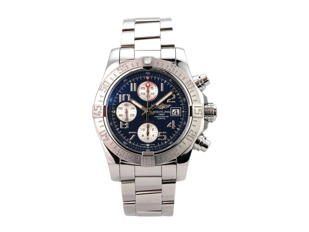 Breitling Avenger II Chronograph Automatik A1338111.C870.170A Uhrenbild mit blauem Zifferblatt und Edelstahlarmband.