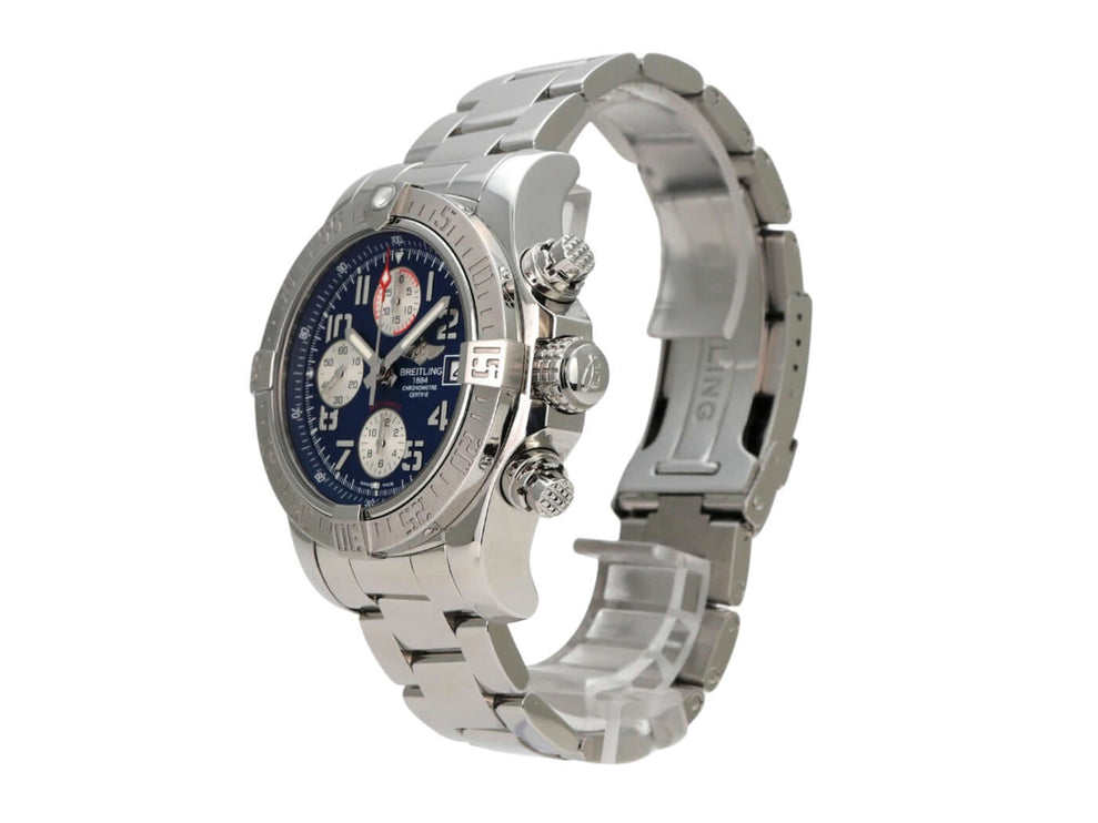 Breitling Avenger II Chronograph Automatik A1338111.C870.170A mit blauem Zifferblatt und Edelstahlarmband.