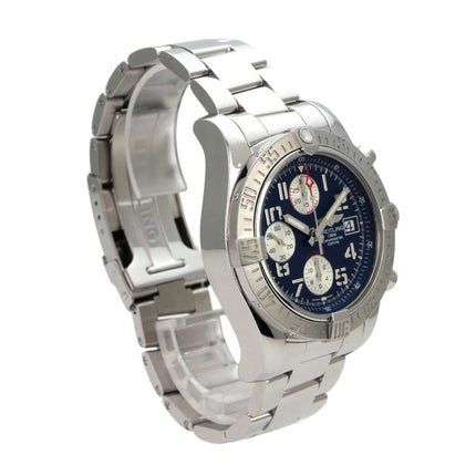 Breitling Avenger II Chronograph Automatik A1338111.C870.170A Edelstahlarmband mit blauem Zifferblatt und Chronographen.