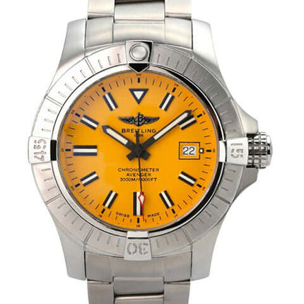 Breitling Avenger Automatic 45 Seawolf Gelb A17319101I1A1 mit gelbem Zifferblatt und Edelstahlarmband.