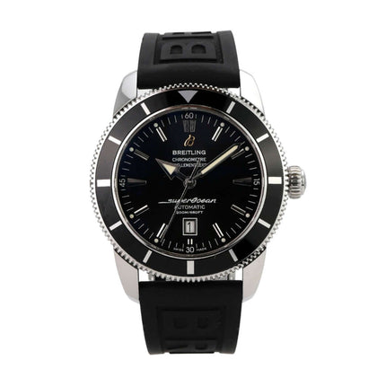 Breitling Superocean Heritage 46 A1732024.B868 auf schwarzem Kautschukband mit schwarzem Zifferblatt und automatischem Kaliber.