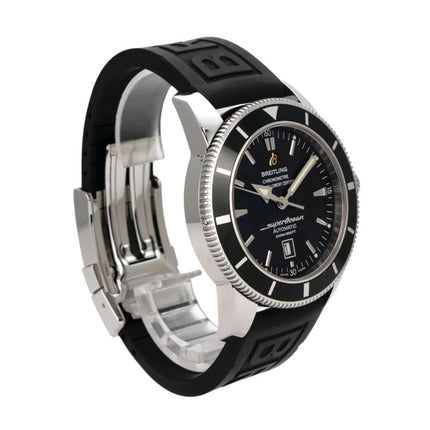 Breitling Superocean Heritage 46 A1732024.B868 mit schwarzem Kautschukband und glänzendem Edelstahlgehäuse.