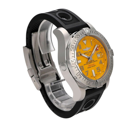 Breitling Avenger II Seawolf A1733110.I519.153S.A20DSA.2 mit gelbem Zifferblatt und schwarzem Kautschukarmband.