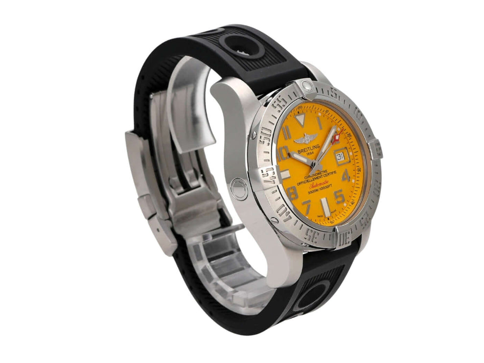 Breitling Avenger II Seawolf A1733110.I519.153S.A20DSA.2 mit gelbem Zifferblatt und schwarzem Kautschukarmband.