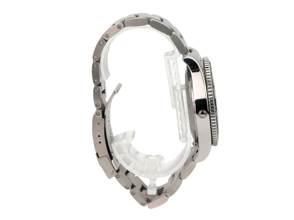 Seitenansicht der Breitling Superocean Automatic 44 Gelb A17367021I1A1 mit Edelstahlarmband und drehbarer Lünette.