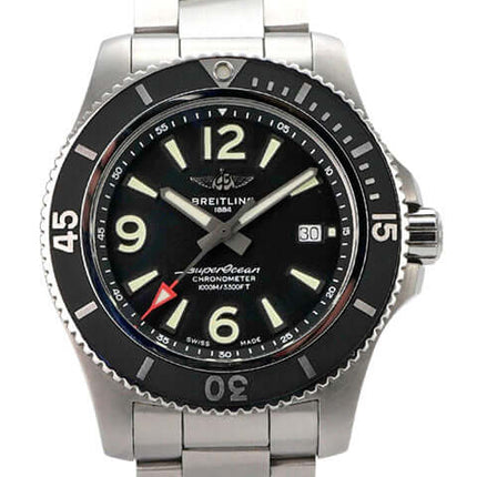 Breitling Superocean Automatic 44 A17367D71B1S1 mit Edelstahlarmband und schwarzem Zifferblatt.