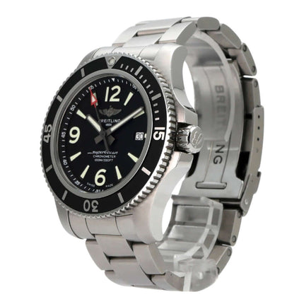 Breitling Superocean Automatic 44 A17367D71B1S1 Herrenuhr mit schwarzem Zifferblatt und Edelstahlarmband.