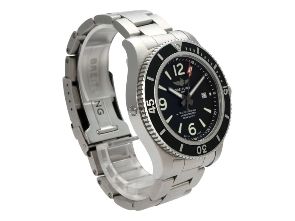 Breitling Superocean Automatic 44 A17367D71B1S1 Uhr mit Edelstahlband und schwarzem Zifferblatt.