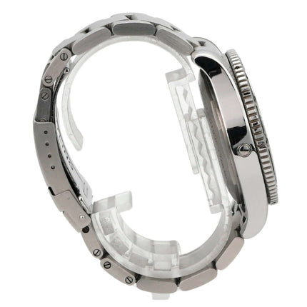 Seitenansicht der Breitling Superocean Automatic 44 A17367D71B1S1 Uhr mit Edelstahlgehäuse und Lünette.