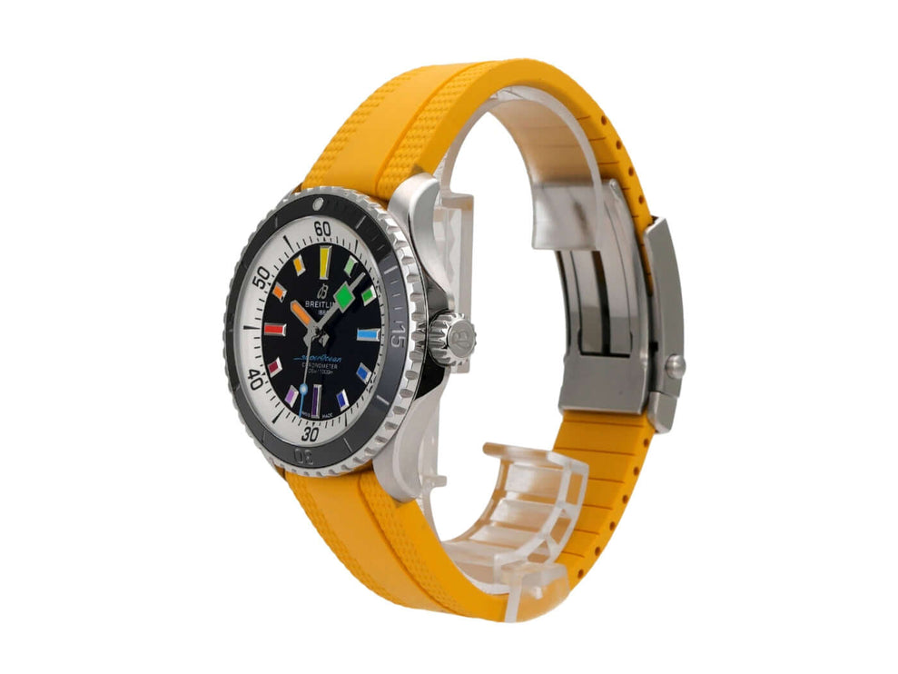 Breitling Superocean Automatic 42 Rainbow A17375211B2S4 mit schwarzem Zifferblatt und gelbem Kautschukband.