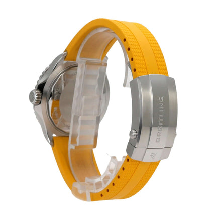 Breitling Superocean Automatic 42 Rainbow A17375211B2S4 mit gelbem Kautschukband und Faltschließe seitlich