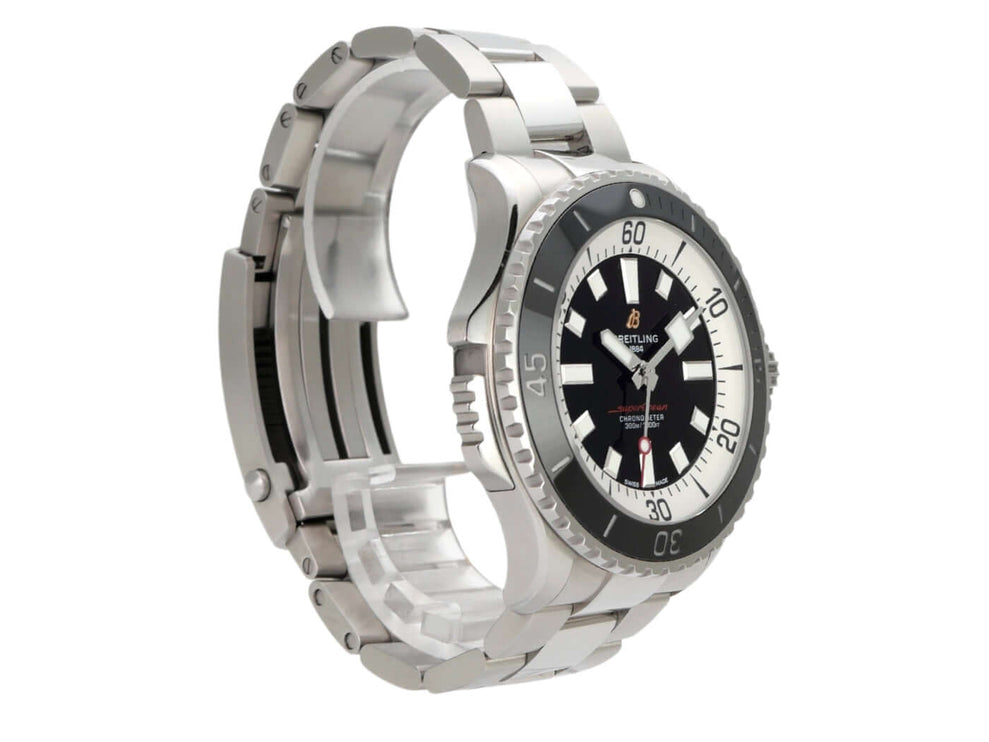 Breitling Superocean Automatic 46 A17378211B1A1 in Edelstahl mit schwarzem Zifferblatt und drehbarer Lünette.
