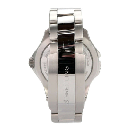 Breitling Superocean Automatic 46 Uhr mit Edelstahlarmband und Falthalterung, Vorderansicht der Uhr.