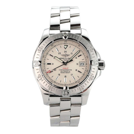 Breitling Colt Automatic A17380, Edelstahlgehäuse, silberfarbenes Zifferblatt, poliertes Armband, 41 mm Durchmesser.