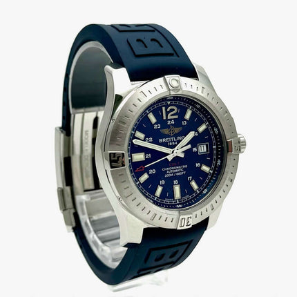 Breitling Colt Automatic A1738811.C906 mit blauem Kautschukband und Edelstahlgehäuse, poliert und satiniert, 44 mm Gehäusedurchmesser