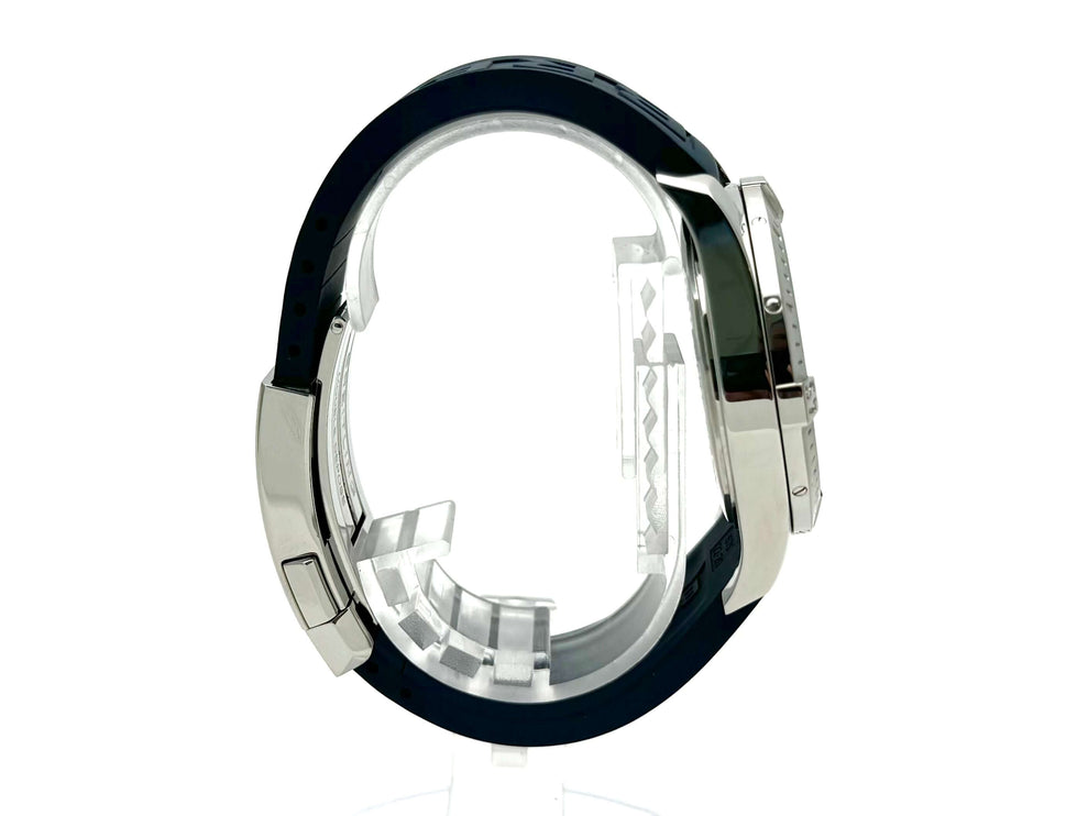 Breitling Colt Automatic A1738811.C906 seitliche Ansicht, blaues Kautschukband und Edelstahlgehäuse, Lünette mit 60-Minuten-Skala