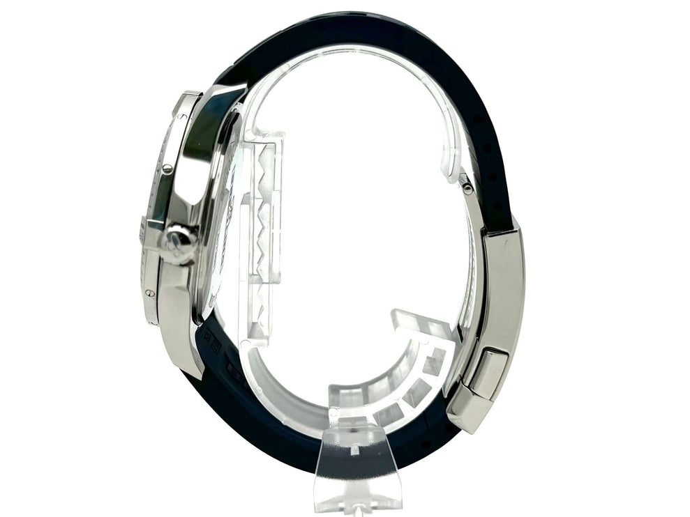 Breitling Colt Automatic A1738811.C906 Seitenansicht, Edelstahlgehäuse, blaues Kautschukband, luxuriöse Armbanduhransicht