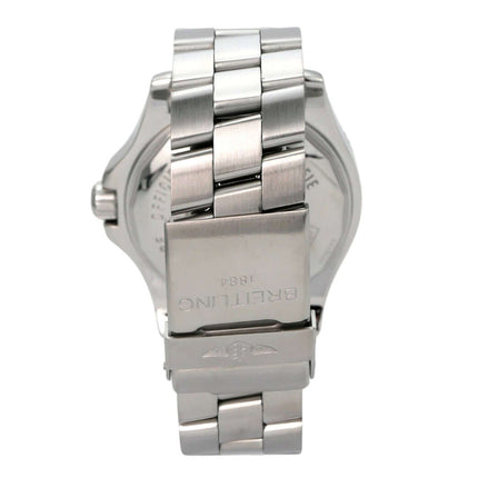 Rückansicht des Längsarmbandes der Breitling Superocean Orange Second 44 A1739102.BA80.134A mit Faltschließe.