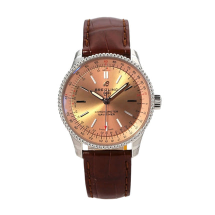 Breitling Navitimer Automatic 35 A17395201K1P1 mit kupferfarbenem Zifferblatt und braunem Krokolederband.