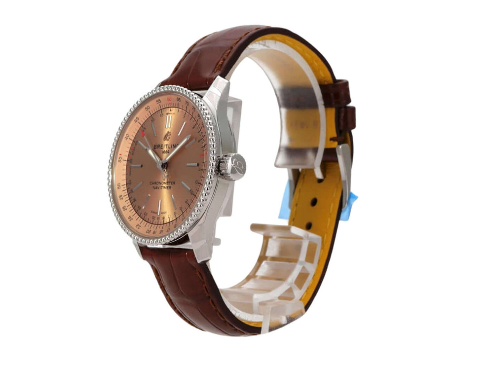 Breitling Navitimer Automatic 35 A17395201K1P1 mit kupferfarbenem Zifferblatt und braunem Krokolederband.