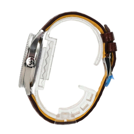 Seitenansicht der Breitling Navitimer Automatic 35 A17395201K1P1 mit braunem Krokolederband.