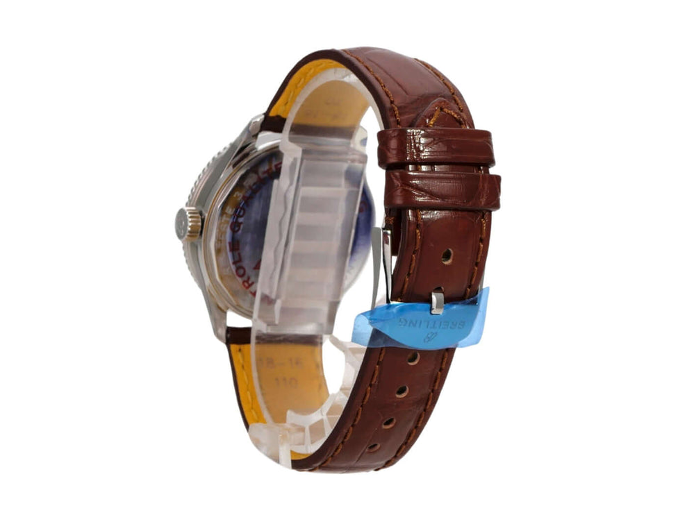 Breitling Navitimer Automatic 35 A17395201K1P1 seitliche Ansicht der Uhr mit braunem Krokolederband