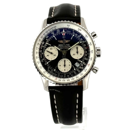 Breitling Navitimer Chronograph A23322, Edelstahlgehäuse, schwarzes Lederband, schwarzes Zifferblatt, Automatikwerk, 41,8 mm Gehäuse.