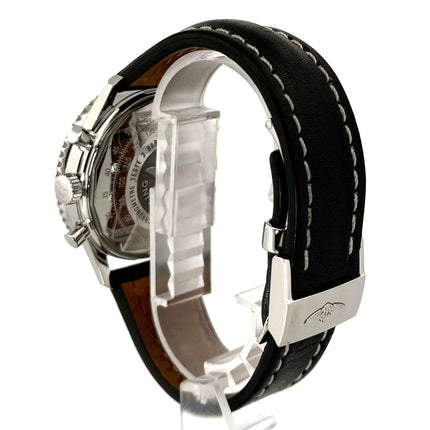 Breitling Navitimer Chronograph A23322 mit schwarzem Aftermarket Lederband und Dornschließe, Edelstahlgehäuse, Rückseiteansicht