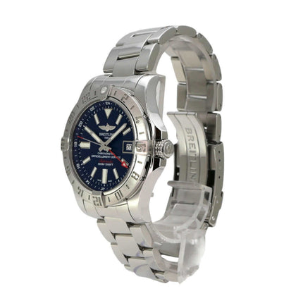 Breitling Avenger II GMT A3239011.C872.170A mit blauem Zifferblatt und poliertem Edelstahlarmband.