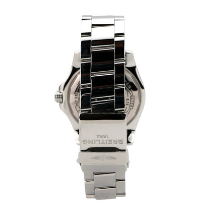 Breitling Avenger II GMT A3239011.C872.170A Rückansicht des Armbands aus Edelstahl und Gehäuse.