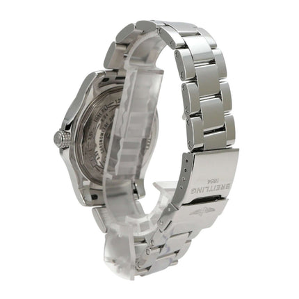 Breitling Avenger II GMT A3239011.C872.170A Rückansicht mit Edelstahlarmband und Gehäuse.