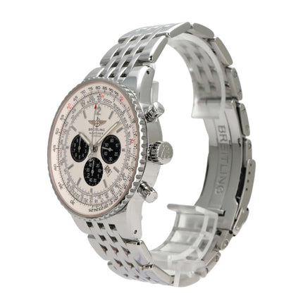 Breitling Navitimer Heritage A35340 in Edelstahl mit silberfarbenem Zifferblatt und schwarzem Ziffernblatt.