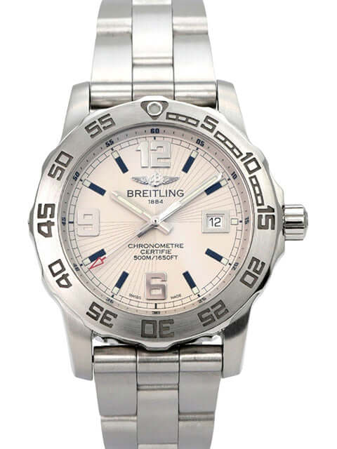 Breitling Colt 44 A7438710.G943.157A Edelstahl-Uhr mit weißem Zifferblatt und Edelstahlarmband.