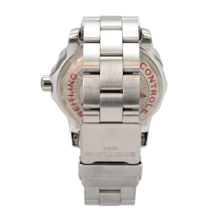 Breitling Colt 44 A7438710.G943.157A Rückansicht mit Edelstahlband und Faltschließe.