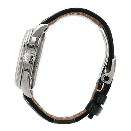 Seitenansicht des Breitling Premier B01 Chronograph 42 mit grünem Krokolederarmband und poliertem Edelstahlgehäuse.