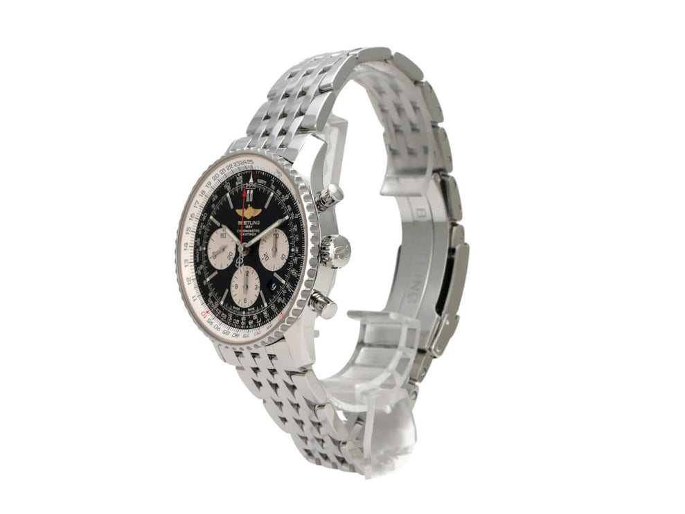 Breitling Navitimer 01 43 Ref. AB0120 mit Edelstahlarmband und schwarzem Zifferblatt.