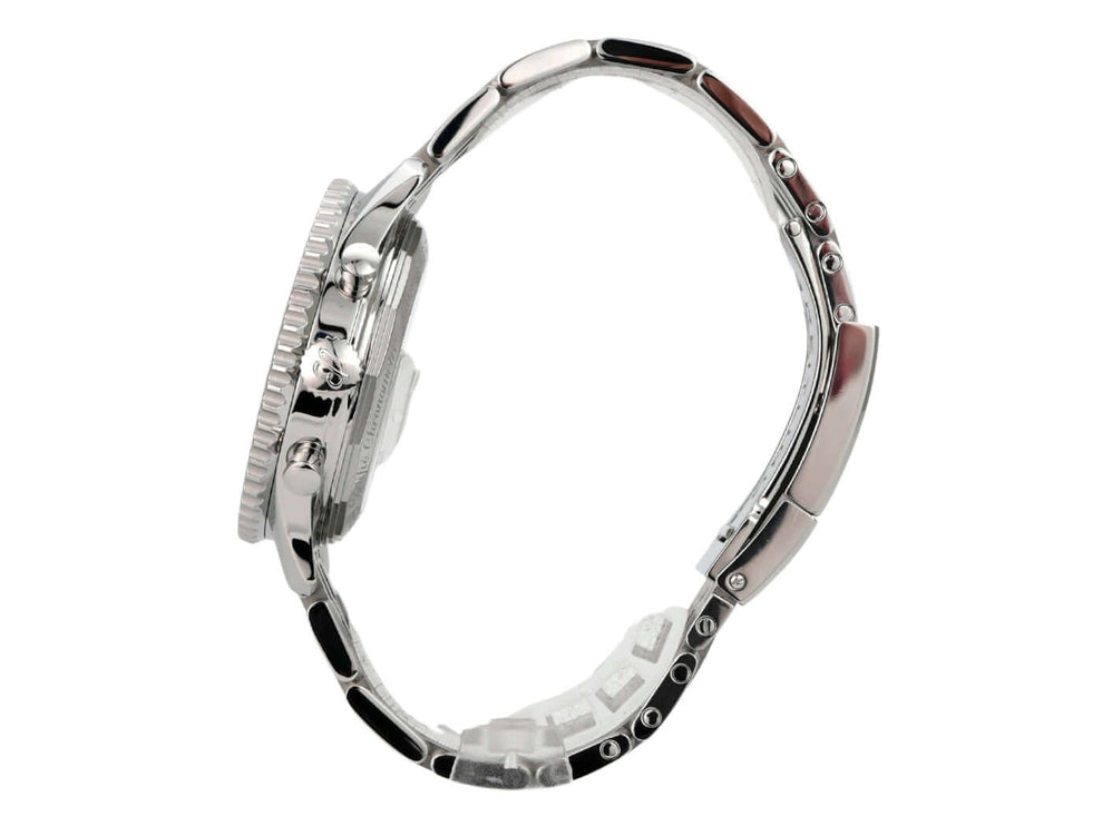 Breitling Navitimer 1 B01 Chronograph 43 AB0121211G1P1 Seitenansicht mit Edelstahlarmband und geriffelter Lünette.