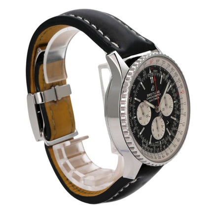 Breitling Navitimer 1 B01 Chronograph 46 AB0127211B1X1 mit schwarzem Lederband und schwarzem Zifferblatt.