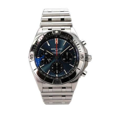 Breitling Chronomat B01 42 Chronograph AB0134101C1A1 mit schwarzem Zifferblatt und Edelstahlarmband.
