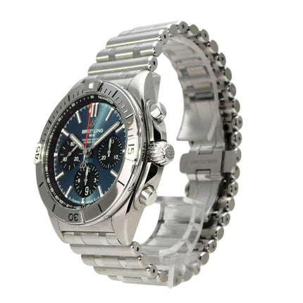 Breitling Chronomat B01 42 Chronograph AB0134101C1A1 mit blauem Zifferblatt und Edelstahlarmband.