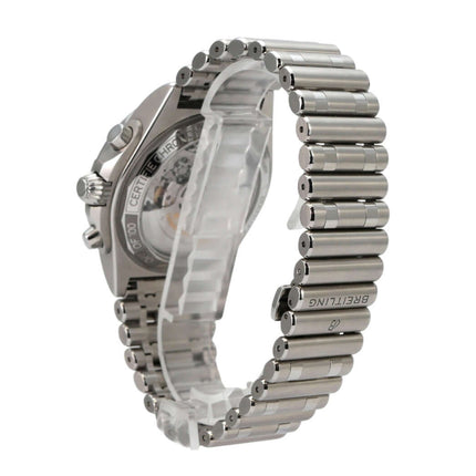 Seitenansicht der Breitling Chronomat B01 42 Chronograph AB01348A1B1A1 mit Edelstahlarmband.