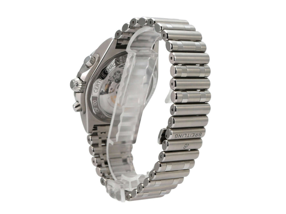 Seitenansicht der Breitling Chronomat B01 42 Chronograph AB01348A1B1A1 mit Edelstahlarmband.