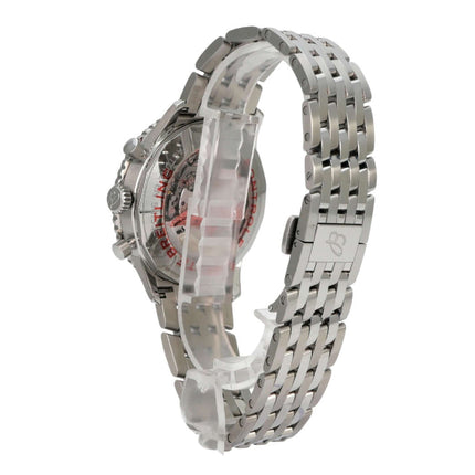 Breitling Navitimer B01 Chronograph 46 AB0137211C1A1 mit Edelstahlband und Gehäuse in Seitenansicht