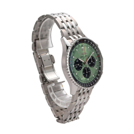 Breitling Navitimer B01 Chronograph 43 mit grünem Zifferblatt und Edelstahlarmband, Ref. AB0138241L1A1.