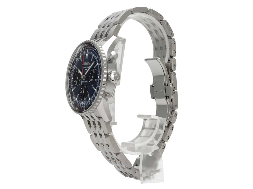 Breitling Navitimer B01 Chronograph 41 AB0139241C1A1 auf Edelstahlarmband mit blauem Zifferblatt.