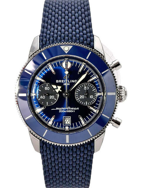 Breitling Superocean Heritage B01 Chronograph 42 AB0156161C1S1 mit blauem Zifferblatt und Kautschukband.