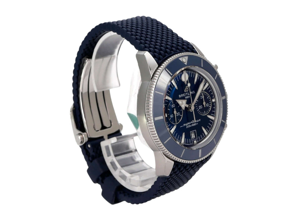 Breitling Superocean Heritage B01 Chronograph 42 AB0156161C1S1 mit blauem Kautschukband und Edelstahlgehäuse.
