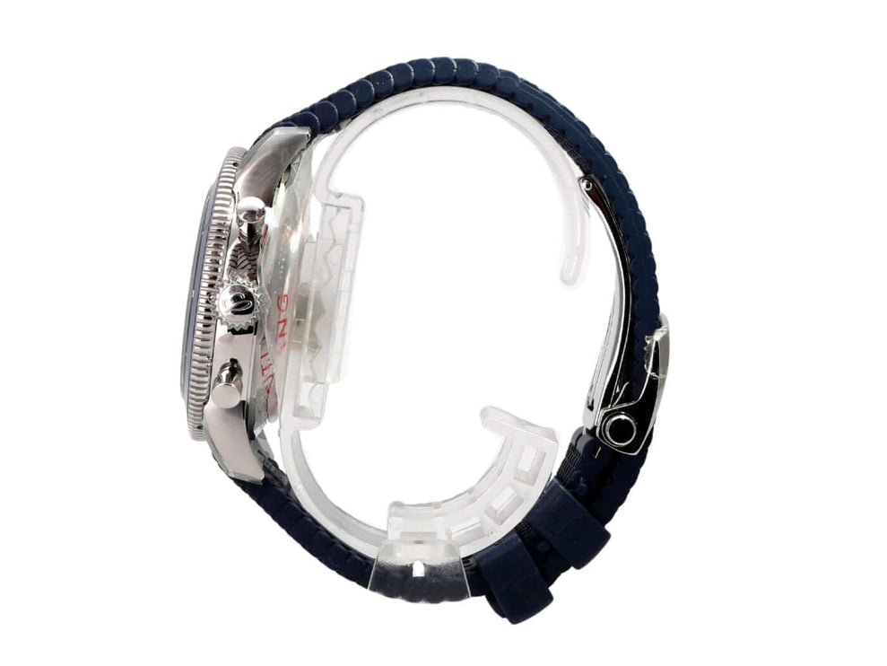 Breitling Superocean Heritage B01 Chronograph 42 AB0156161C1S1 Ansicht der Uhr mit blauem Kautschukband und Edelstahl Gehäuse.