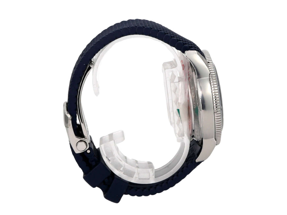 Seitenansicht des Breitling Superocean Heritage B01 Chronograph 42 AB0156161C1S1 mit blauem Kautschukband.