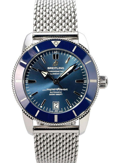 Breitling Superocean Heritage II 42 AB201016.C960.154A mit blauem Zifferblatt und Edelstahl-Gehäuse.